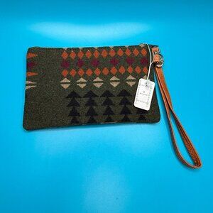 NEW Be Clever Small Wristlet Purse Wallet Southwest Geometric Design Zipper 8”